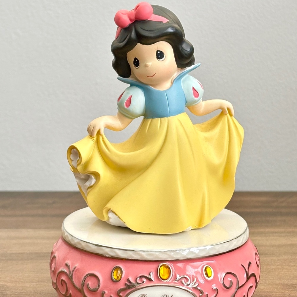 DISNEY Precious Moments SNOW WHITE Music Box Figurine 893503 Once Upon A Time